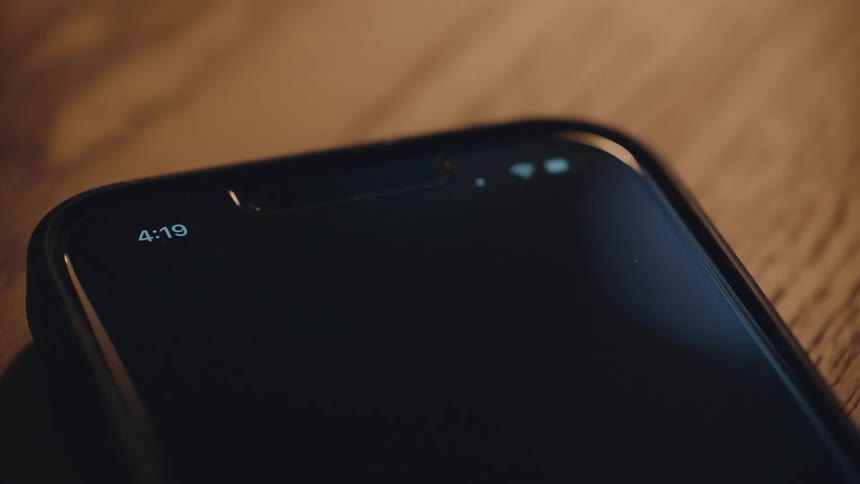 A finger sliding button to turn off smartphone