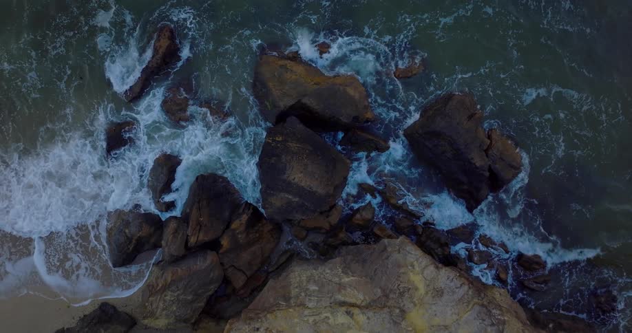Waves crashing in to rocks on the shore