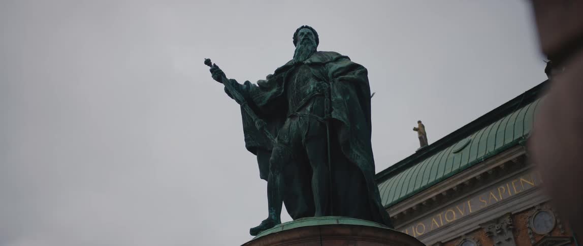 A statue of a man in front of a building