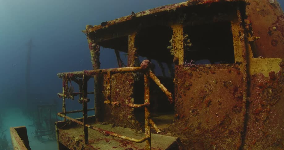An old shipwreck on the floor of the ocean during the day