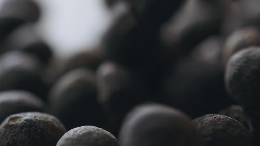 Allspice Pimento fall together in a bunch
