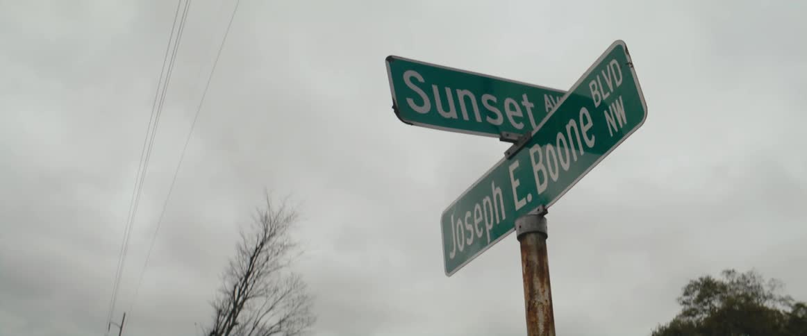 Street sign at the corner of sunset ave and joseph e boone blvd