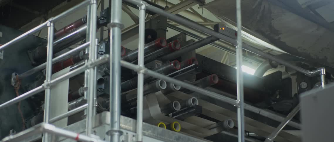 Long sheeting flows over pipes in machinery