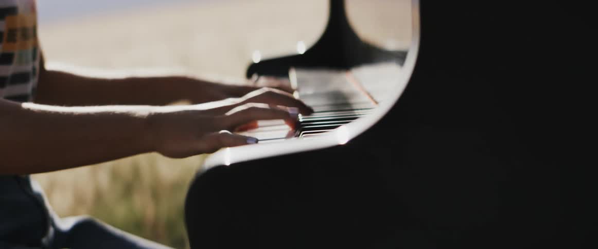 Pianist plays the piano outdoors