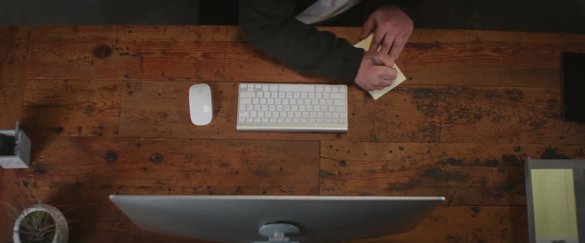 A person takes a note on the desk