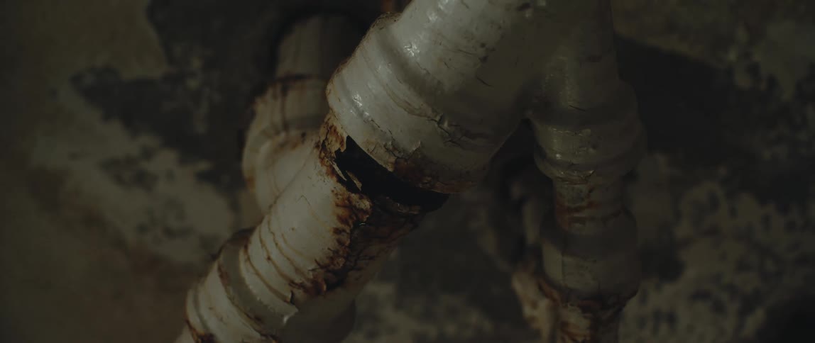 Cracked and stained pipes drip water