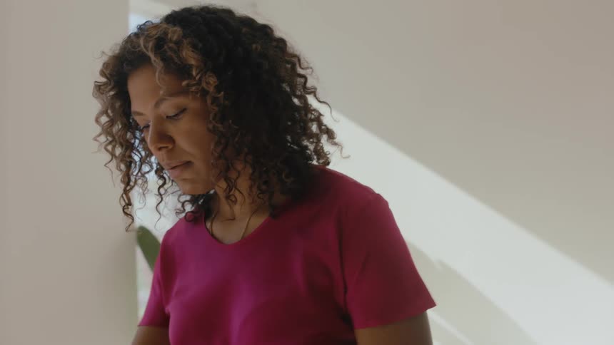 Black woman leads a business meeting