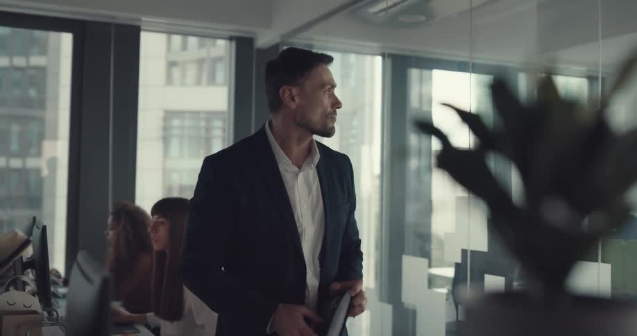 Boss stands looking bored while waiting for employee to get off the phone