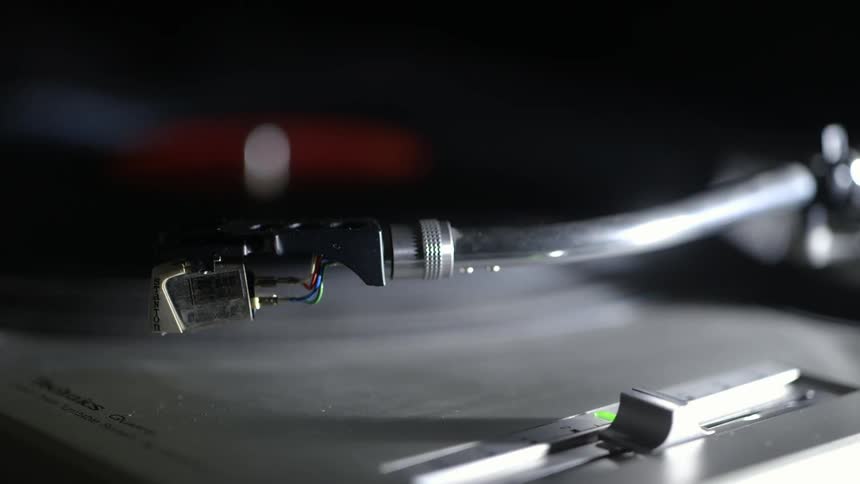 Close up of a turntable with a record spinning