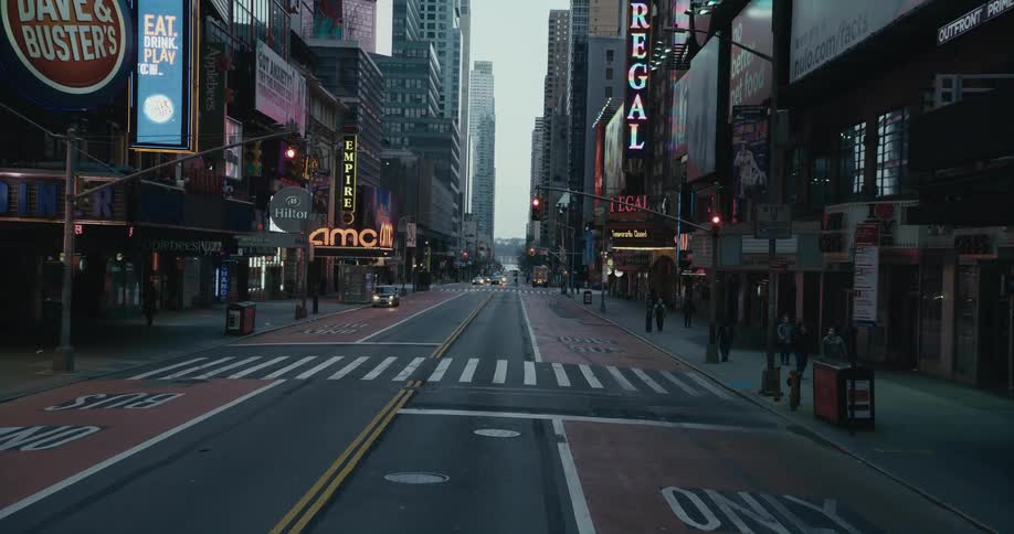 Slow motion footage of the empty lanes of a new york city avenue at evening