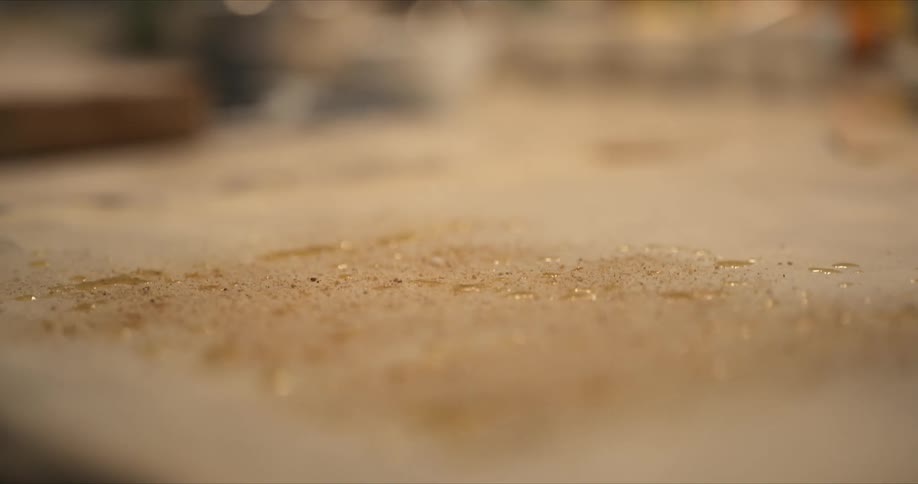 Gold material flakes