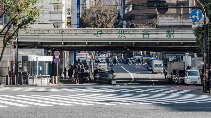 Pedestrians and vehicles travel on the road