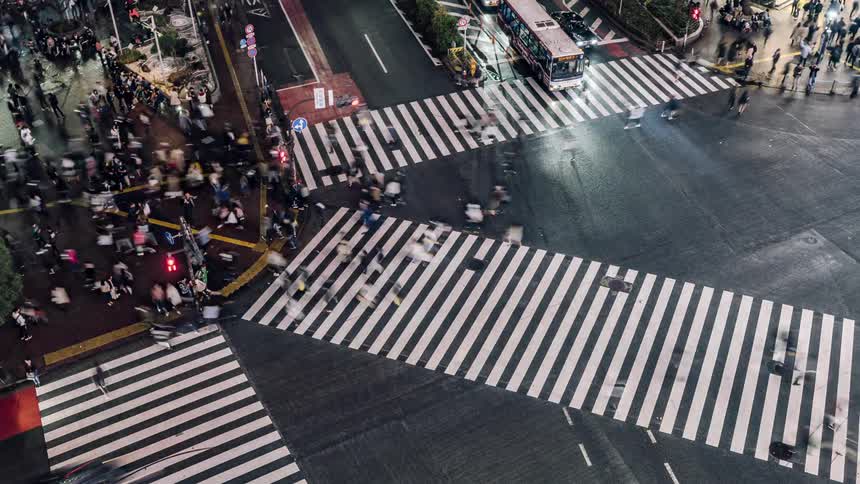 Traffic and masses of pedestrians cross a large intersection in a metropolis