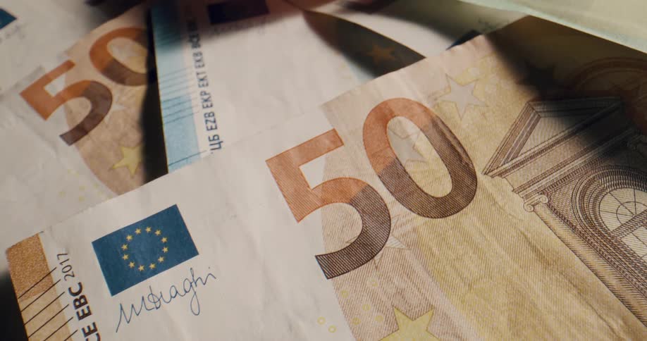 The value labeling on a european banknote