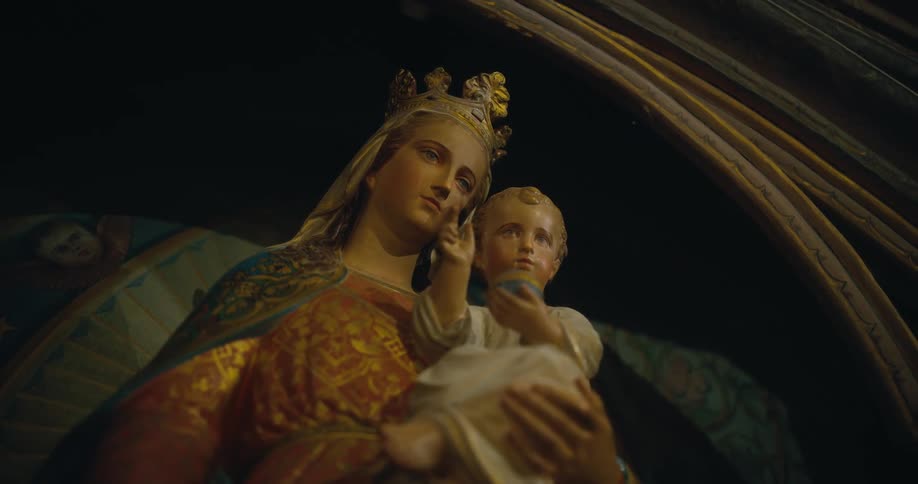 An icon statue of the virgin mary holding a baby jesus
