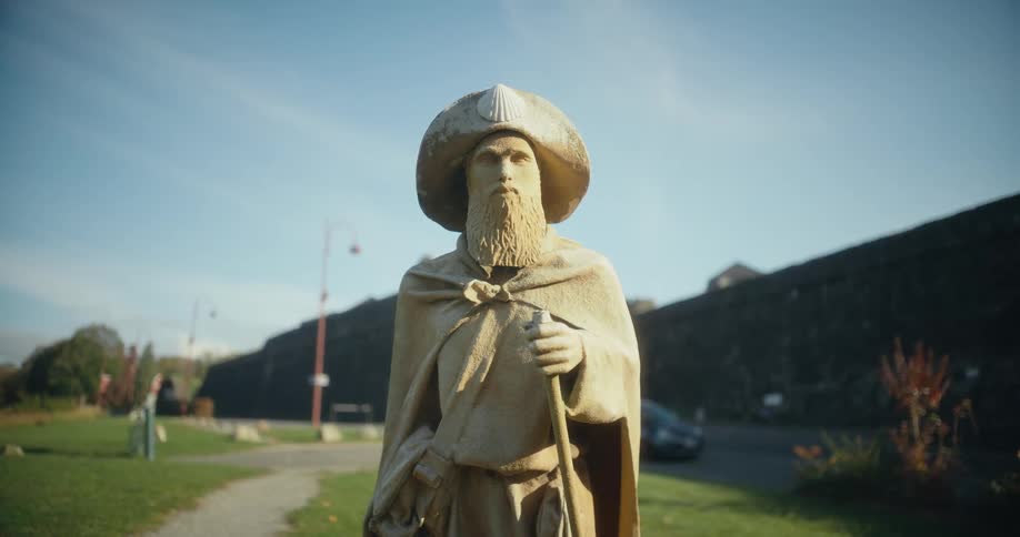 A sculpture in park outdoors during the day