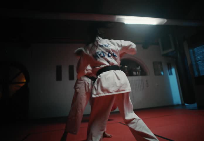 Two women are fighting in the gym