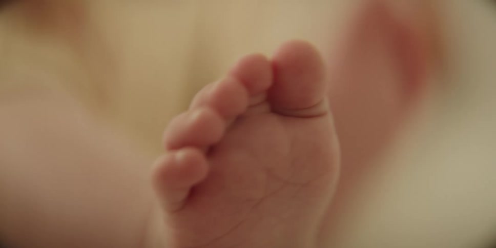 A baby wiggles its toes