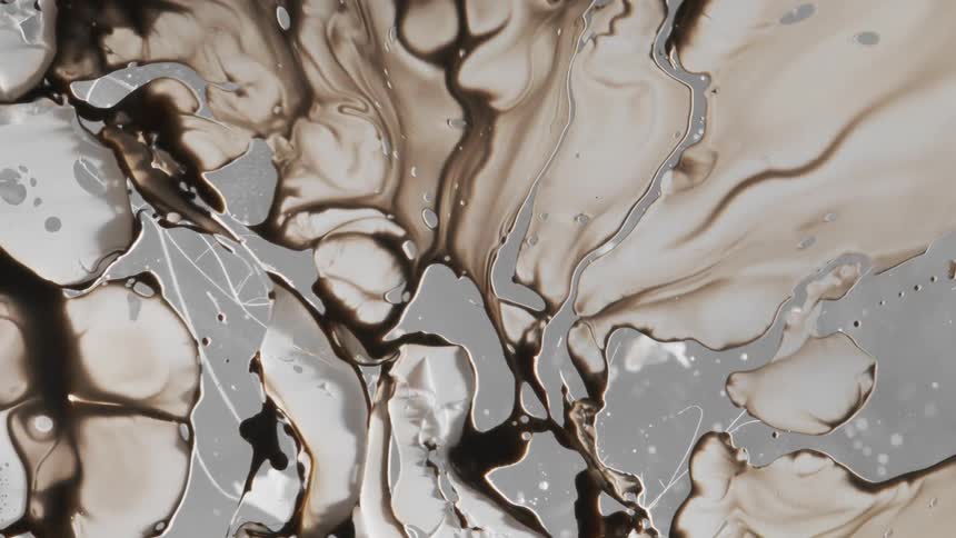 A ballooning liquid blows up and fractures as it moves