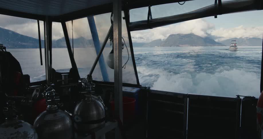 The view from the back of a dive boat on Howe Sound