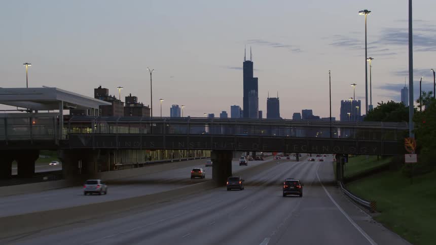 Cars traveling on the expressway toward chicago