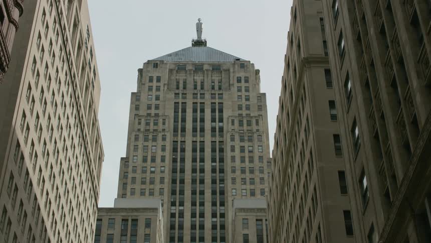 The chicago board of trade building with the sculpture of ceres on top