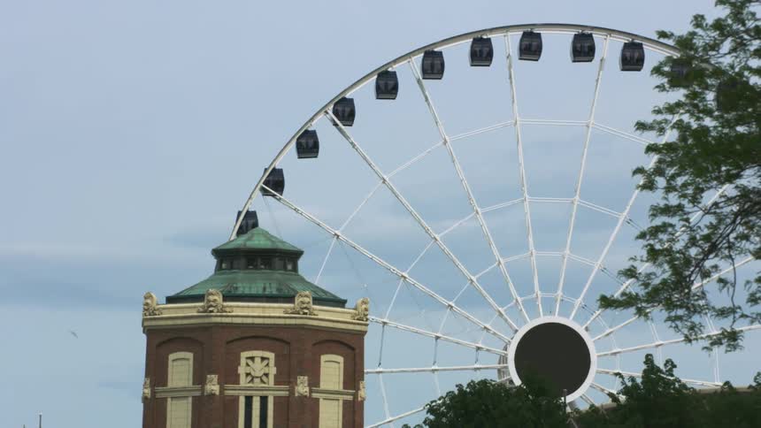 The turning ferris wheel at the chicago navy pier