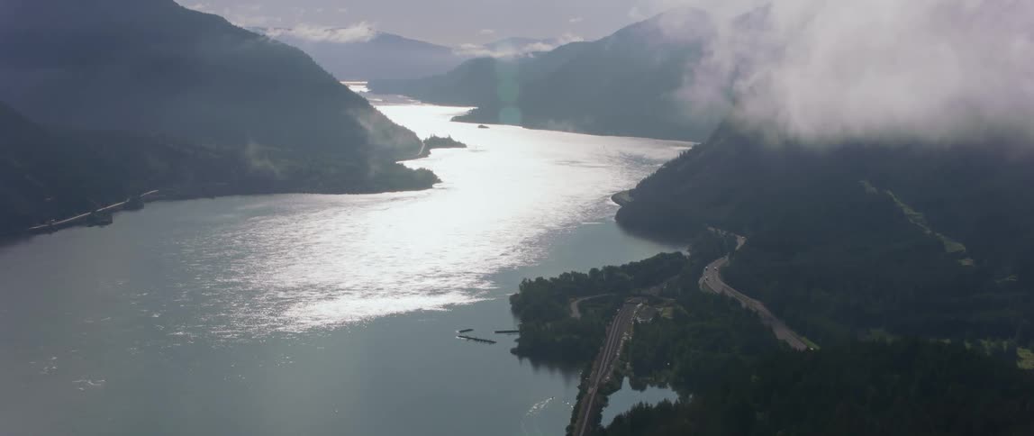 The river runs through the mountains