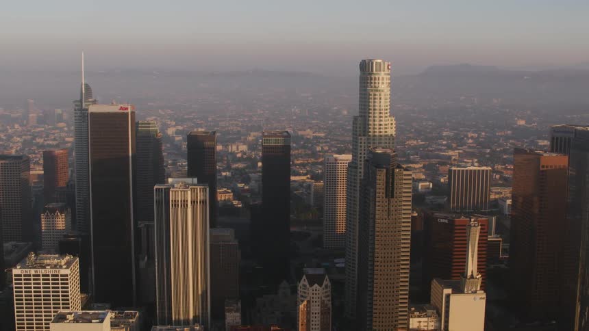 Heavy smog settles over downtown