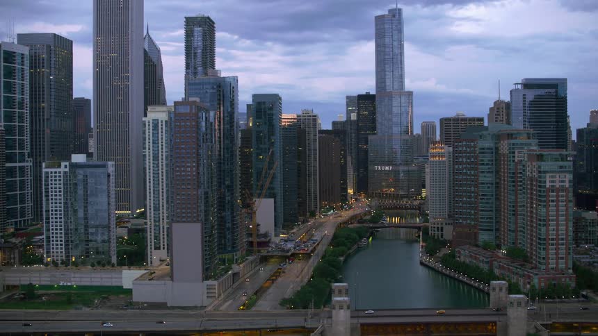 Bridges run through the river in the city