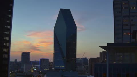 Fountain building in dallas, texas