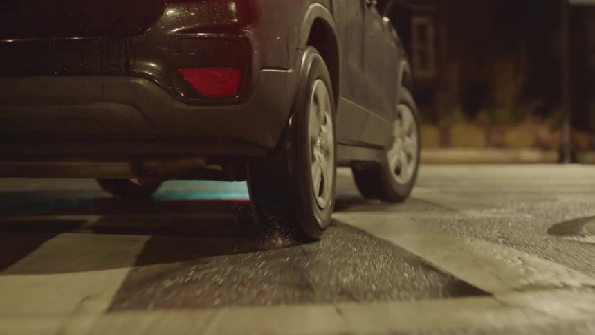 A vehicle turns right at an intersection and drives through a neighborhood