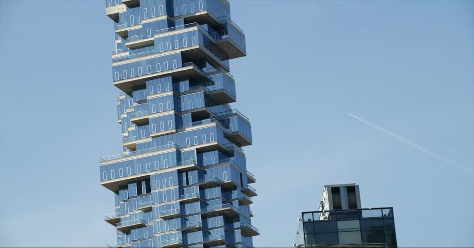 A tall skyscraper in a city on a clear day
