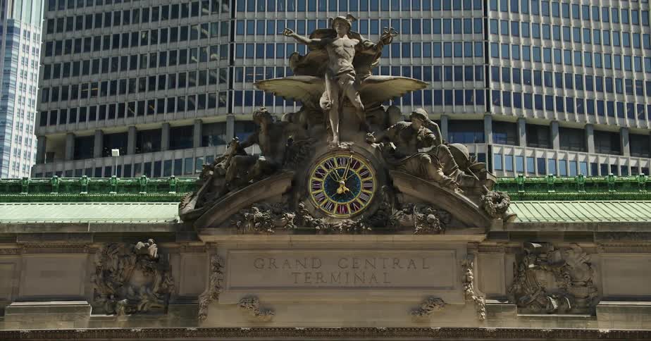 Dramatic zoom on the grand central terminal statue in front of the metlife building
