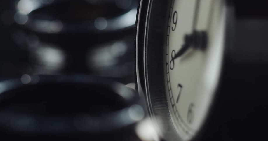 Close up of analog clock with hour hand and minute hand