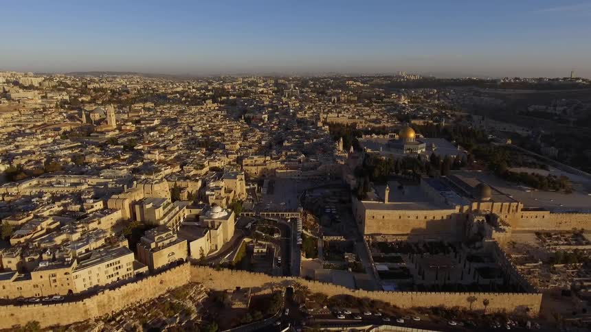 A large city on a clear day