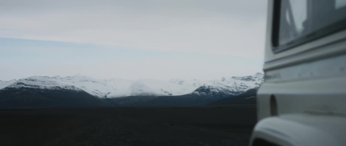A view of a mountain range with snow