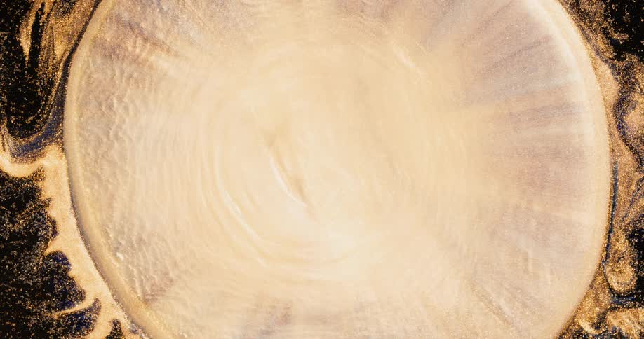 Paler center mixture spreads quickly and pushes against slower moving dark and pale mixture