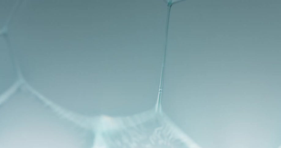 Excess soap flows along lines between large expanding soap bubbles