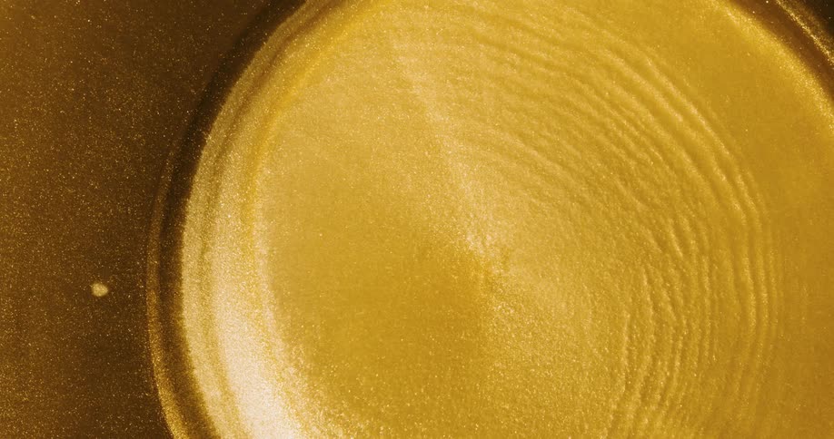 The ring of gold blooms in the design