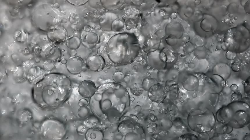 Bubbles of varying sizes form in a viscous liquid