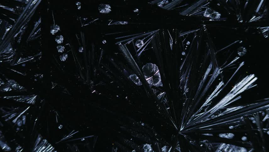 Crystallization of freezing water