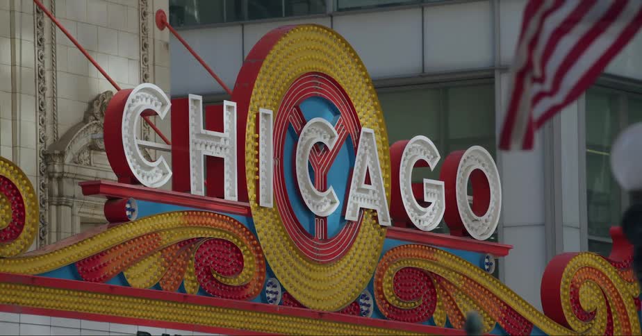 A building sign that says chicago