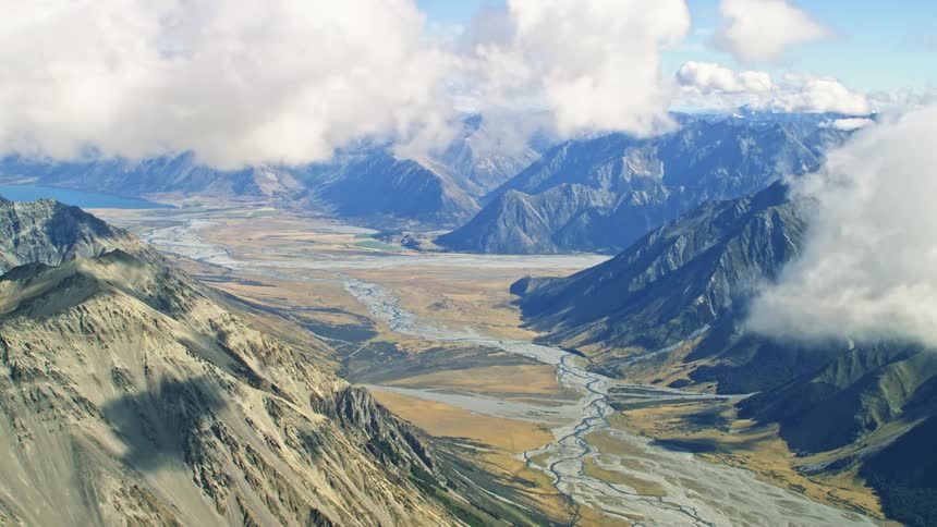 The river runs through the two mountain ranges