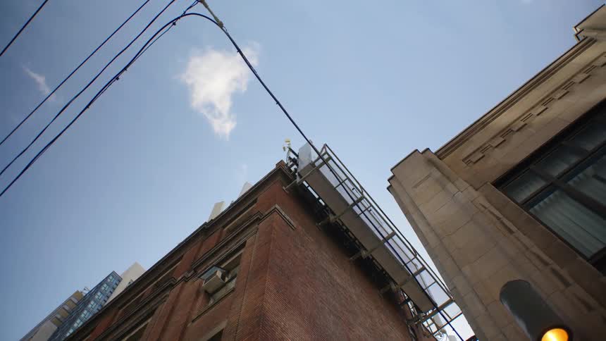 The outside of an apartment building
