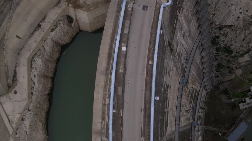 The road on top of a reservoir wall