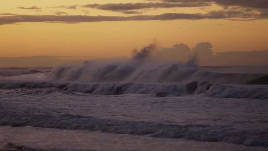 Ocean waves crashing in to the shore