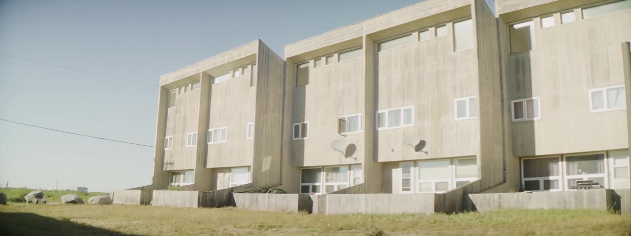The outside of an apartment building
