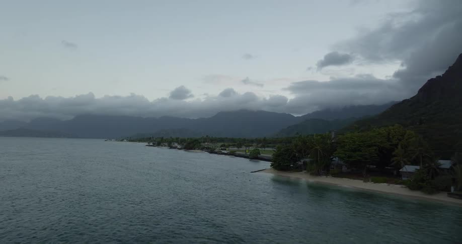 Houses line the shore of a lake up in the mountains