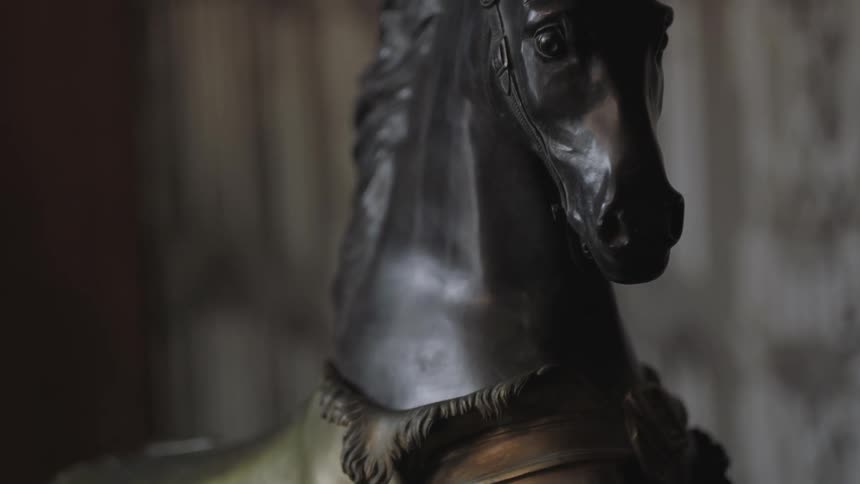 A statue of a horse